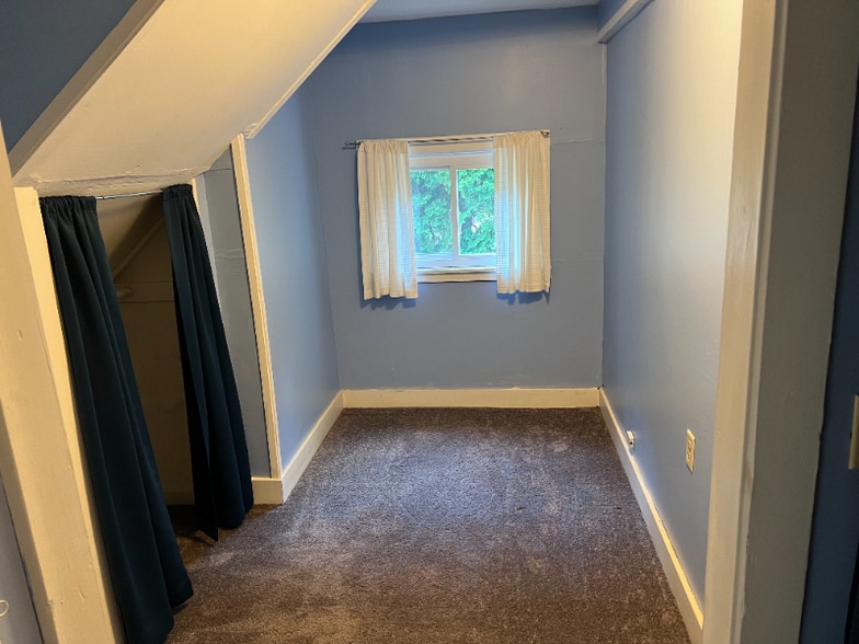 Building Photo - 1 Pomfret Rd