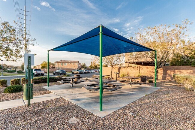 Building Photo - 788 Forest Peak St