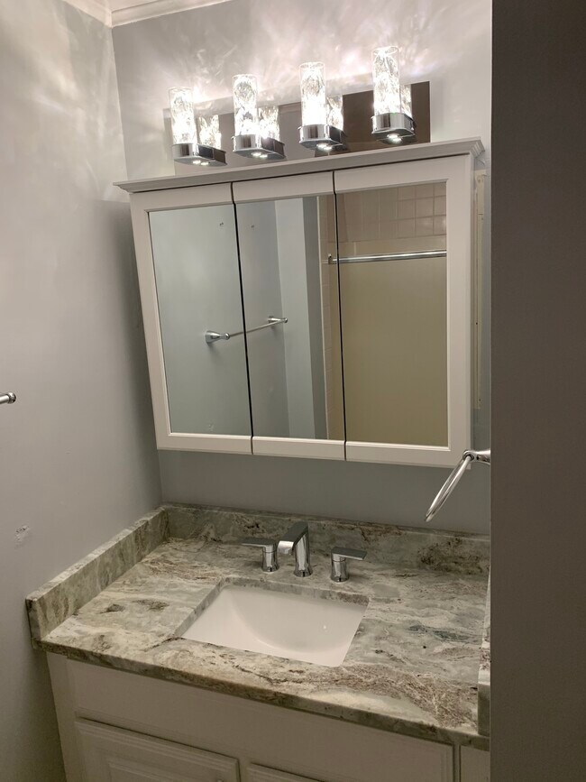 Building Photo - 231 Canal Park Dr