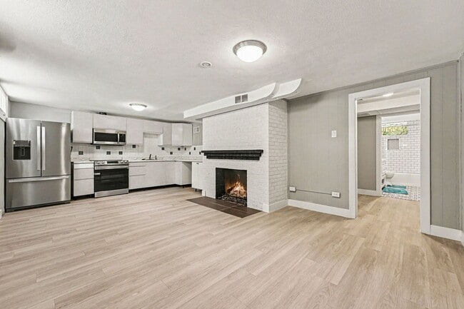 Building Photo - 746 N Monaco St Pkwy