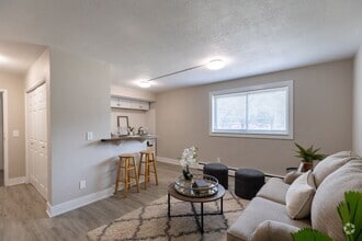 Building Photo - Highland Park Apartments; Renovated Deluxe...