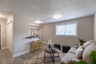 Building Photo - Highland Park Apartments; Renovated Deluxe...