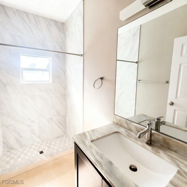 Building Photo - 2431 Paul Ave S