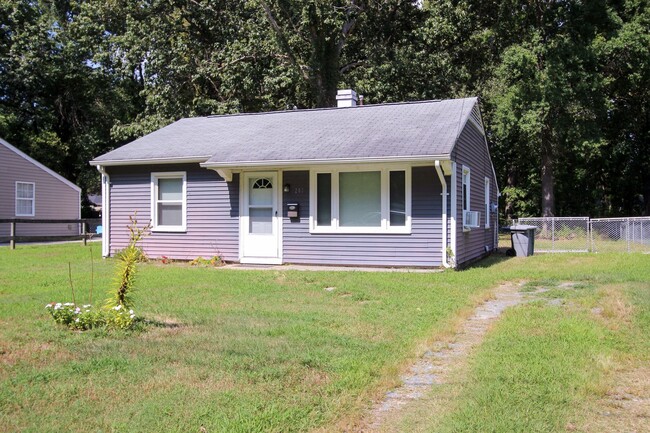 Building Photo - 207 Beverly St