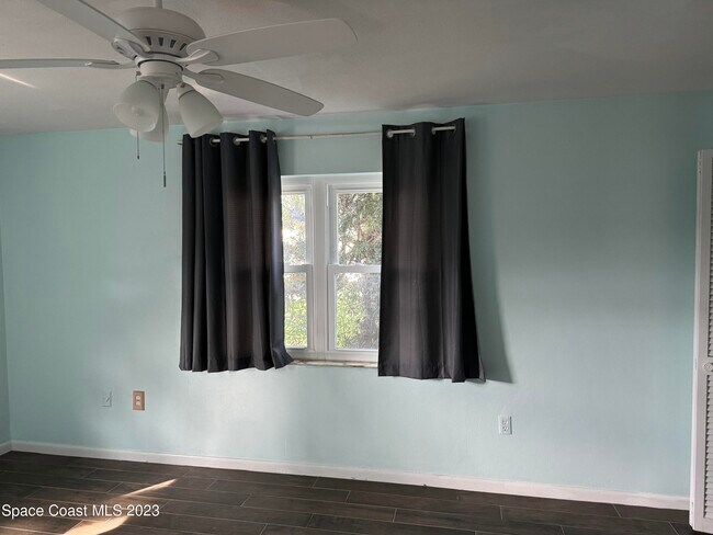 Building Photo - 155 Perth Ave