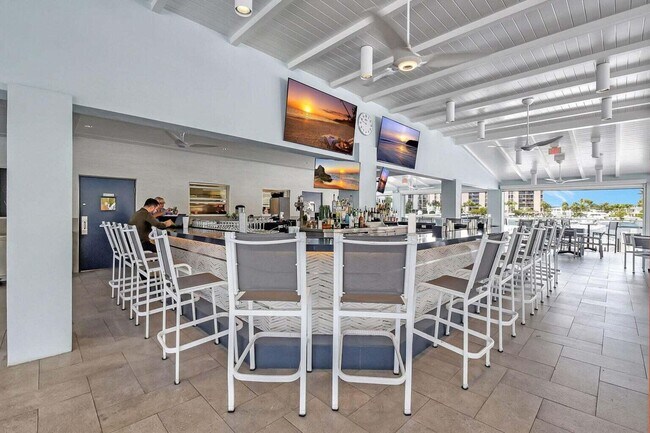Building Photo - 2707 N Ocean Blvd