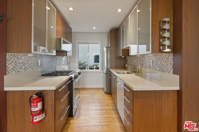 Building Photo - 853 12th St