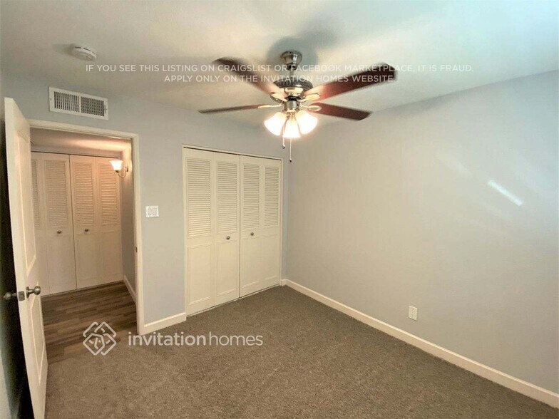 Building Photo - 6102 S Parkside Dr