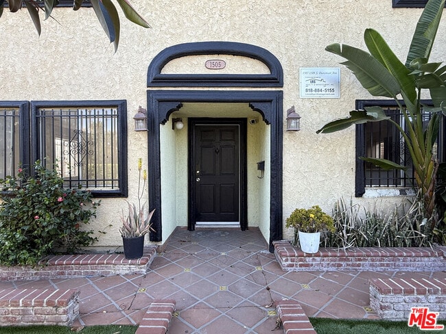 Building Photo - 1505 S Dunsmuir Ave