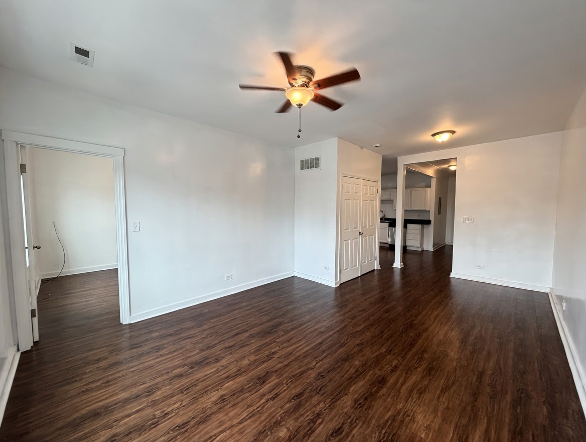 Building Photo - 5833 W Irving Park Rd