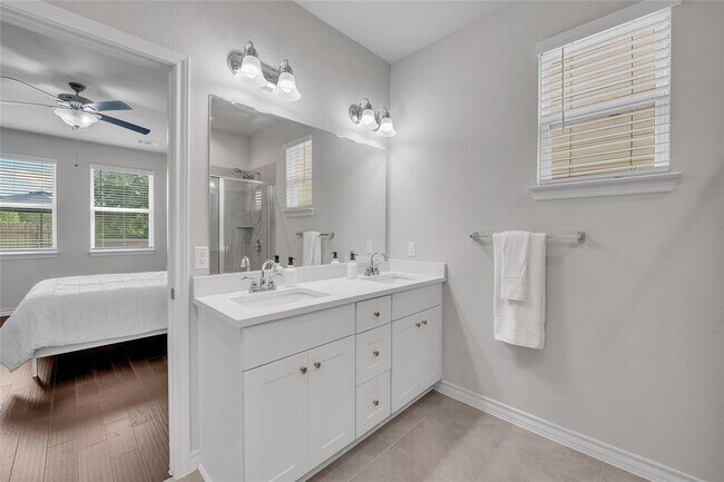 Building Photo - 11721 Coyote Call Way