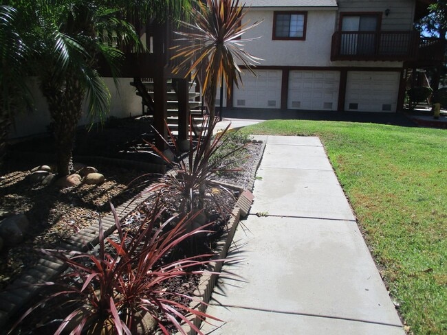 Building Photo - Desirable Chula Vista 2 Bedroom 2 Bath Condo!