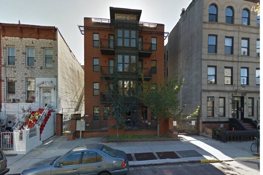 Building Photo - 558 Lafayette Ave