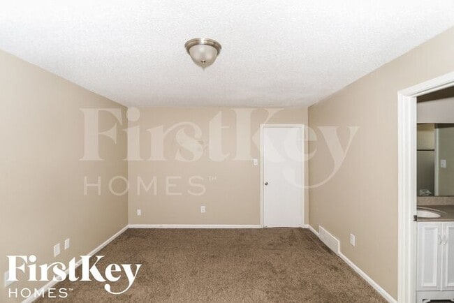 Building Photo - 6390 Star Valley Dr