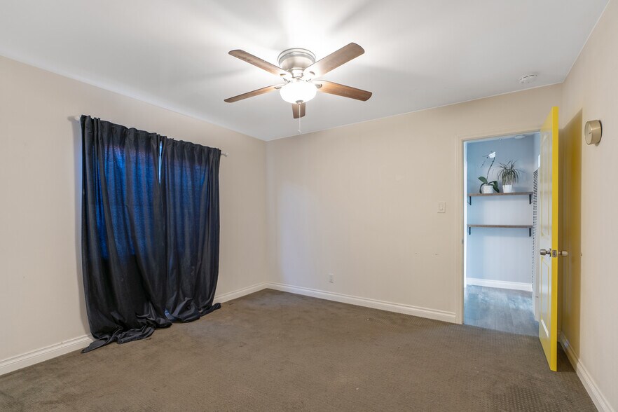 Building Photo - 3111 W 69th St
