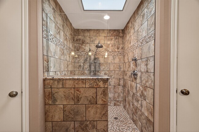 Building Photo - 7527 N Hollow Cir