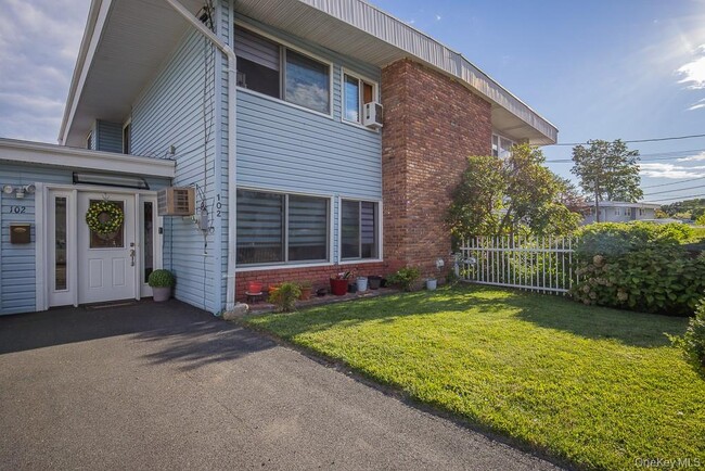 Primary Photo - 102 Blauvelt Ave