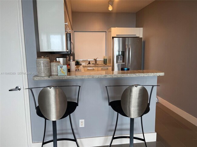 Building Photo - 601 NE 36th St