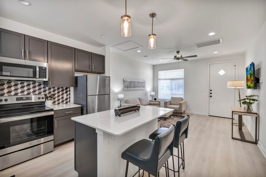 Primary Photo - Creek 27