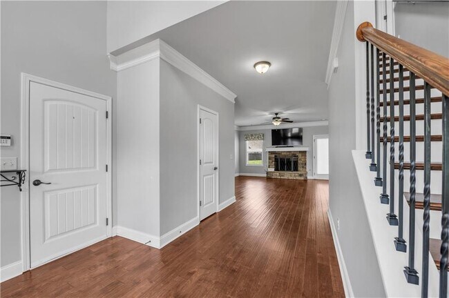 Building Photo - 304 Red Cap Cir