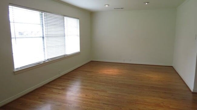 Building Photo - 2814 Chiswell St
