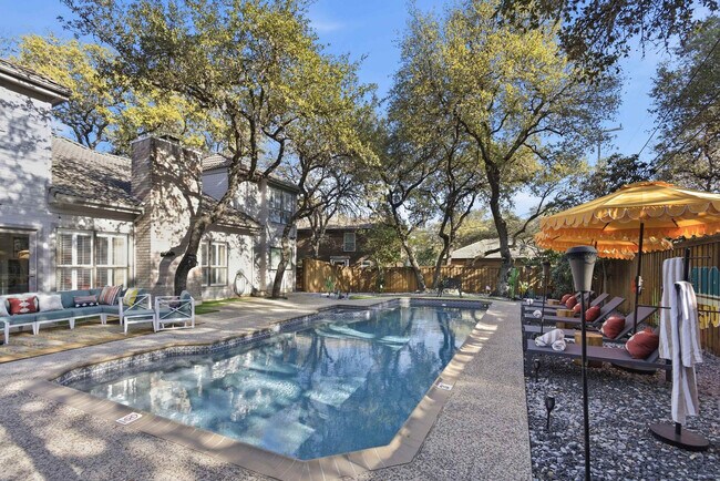 Building Photo - 12511 Chapel Bell St