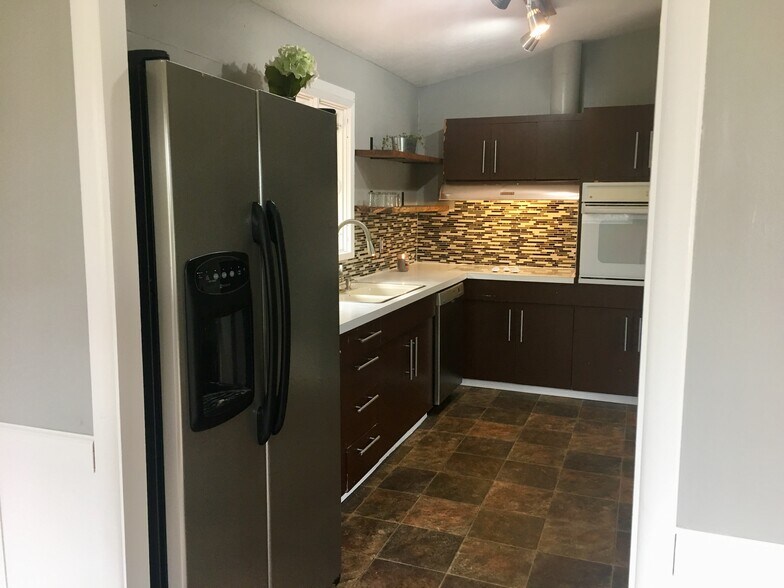 Kitchen - 3512 East Ben Burr Boulevard