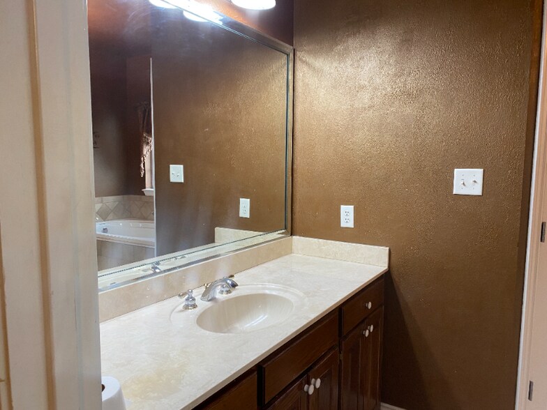 Building Photo - 6707 Lawson Cir