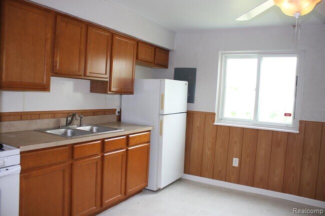 Building Photo - 32161 Genessee St