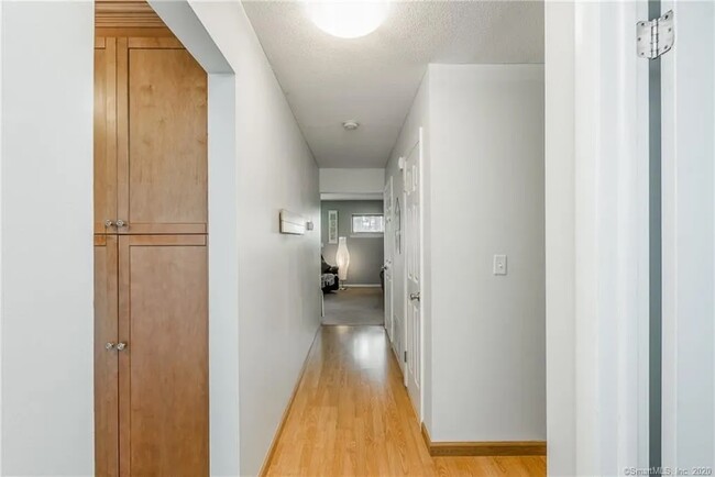 Entry Hallway - 7 Woodland Ave