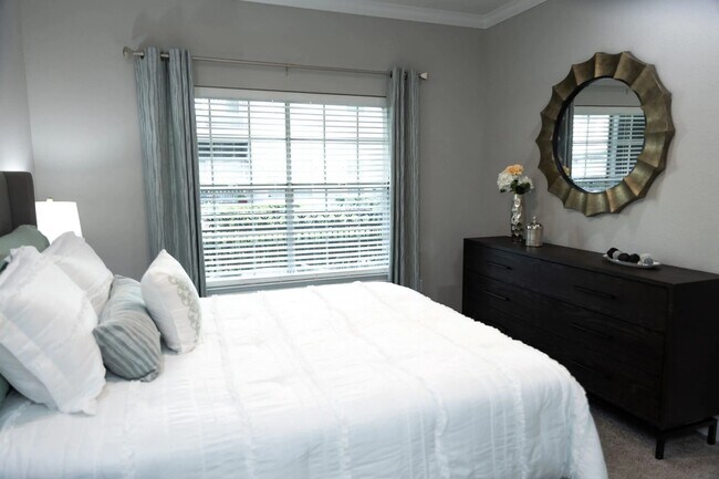 Building Photo - Where Style Meets Sophistication!