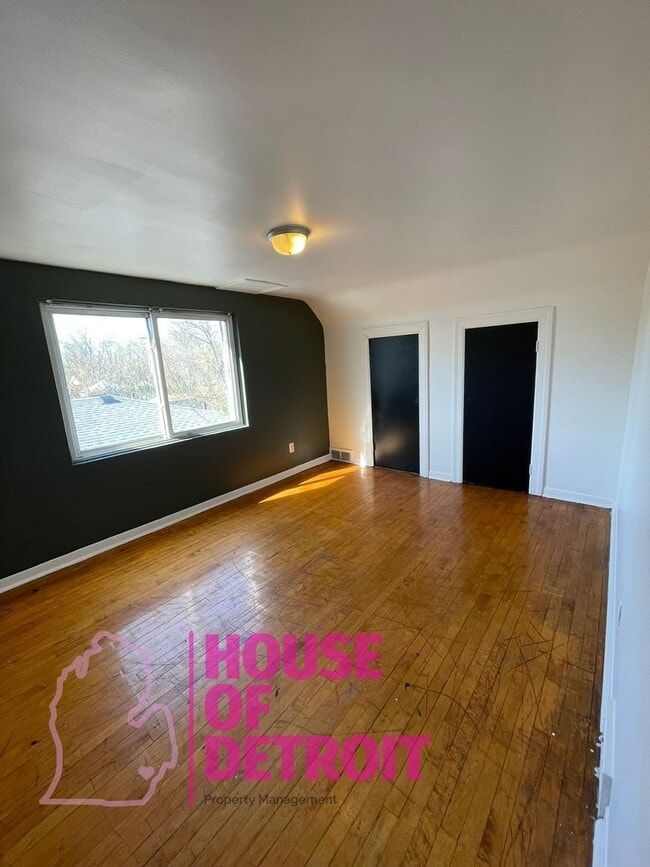 Building Photo - 3 BED 1 BATH | FREE PRE SCREEN | OVER 1200...