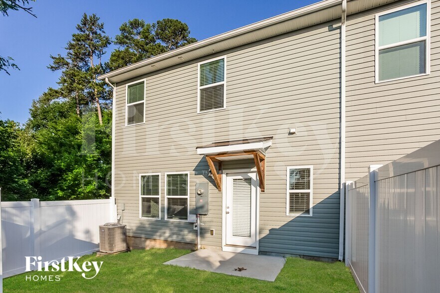 Building Photo - 10755 Rivergate Dr NW