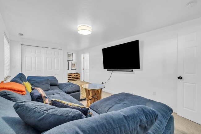 Building Photo - SILVER CREEK HORSE PROPERTY