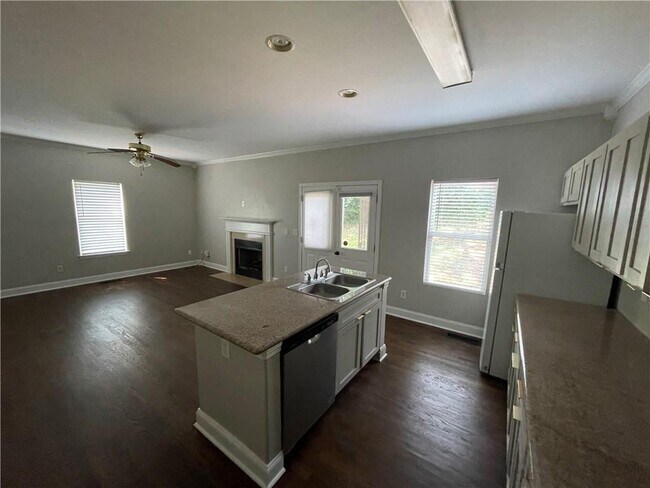 Building Photo - 1029 Sims St SW