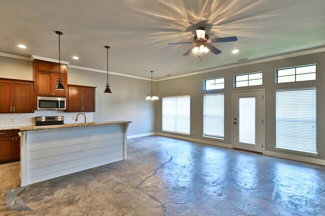 Building Photo - 3812 Carrera Ln