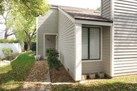 Building Photo - Kroll Way #115