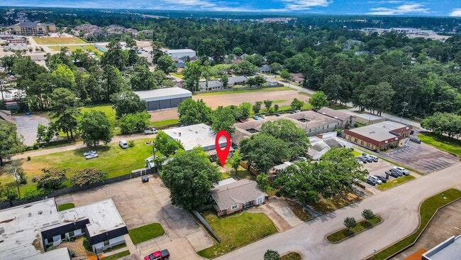 Building Photo - 811 Hillcrest Dr
