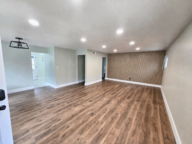 Building Photo - 2514 Ingleside Dr