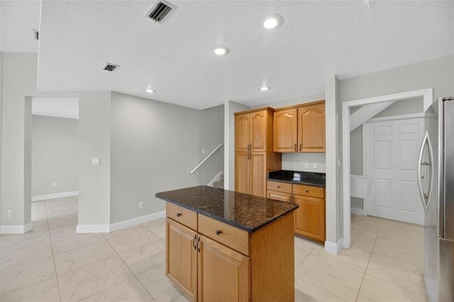 Building Photo - 172 Lake Shore Dr W