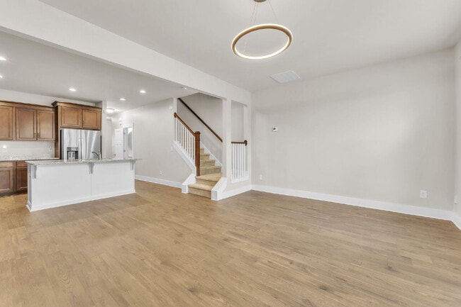 Building Photo - Beautiful 3 BR, 2.5 BA Townhome in highly ...