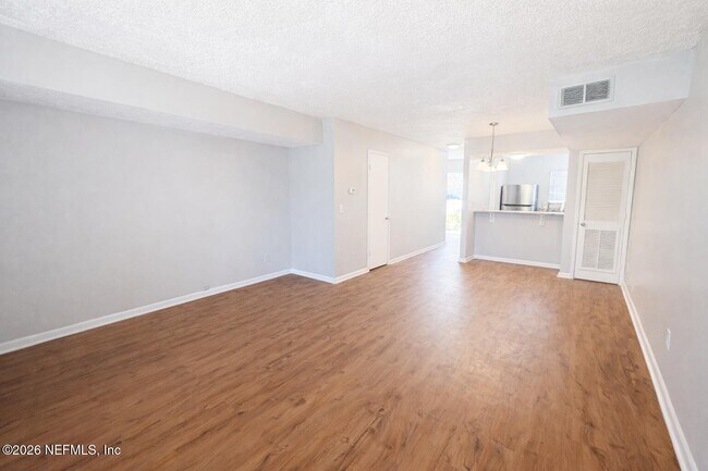 Building Photo - 1357 Kingsley Ave