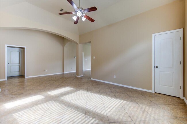 Building Photo - 5615 Stoneridge Ct