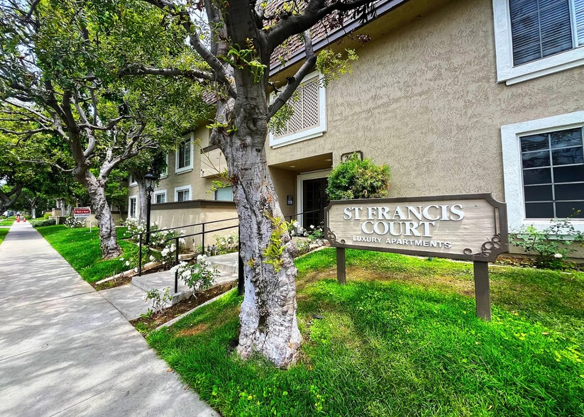 Primary Photo - St. Francis Court South