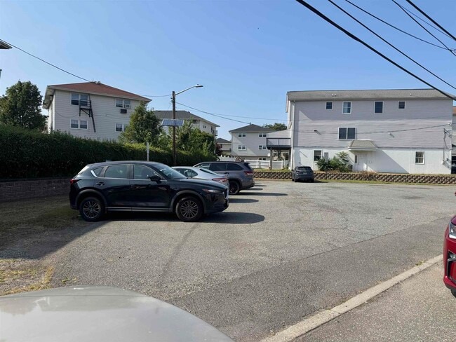 Building Photo - 1128 Farm Rd