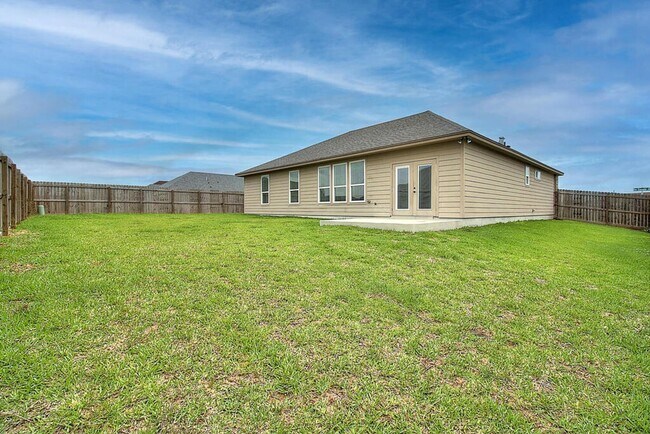 Building Photo - 3502 DeZevala - 3/Bed 2/Bath - $2195/mo