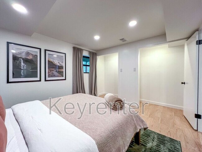 Building Photo - 9208 Moreno Ln