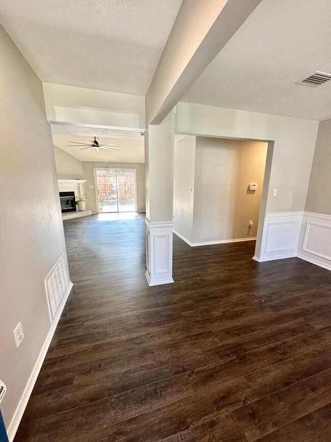 Building Photo - 918 Claeven Cir