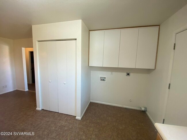 Building Photo - 126 E Paula Cir