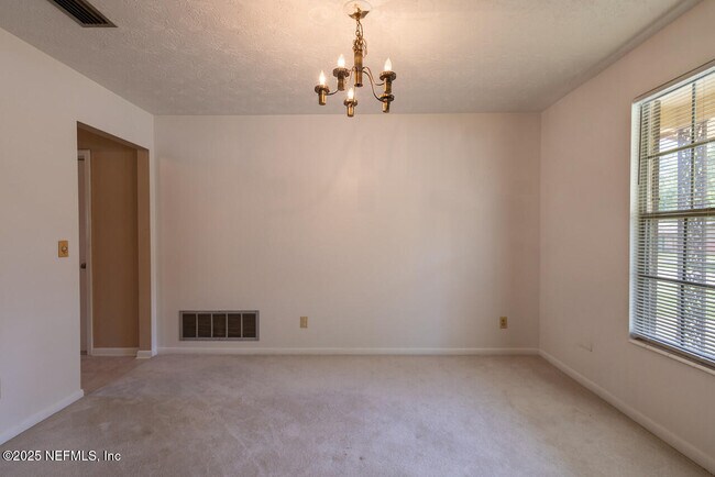 Building Photo - 1620 Bay Cir E
